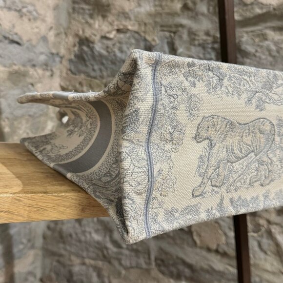 Dior 2021 Ecru Toile De Jouy Dioriviera Medium Book Tote Bag - Picture 8 of 12